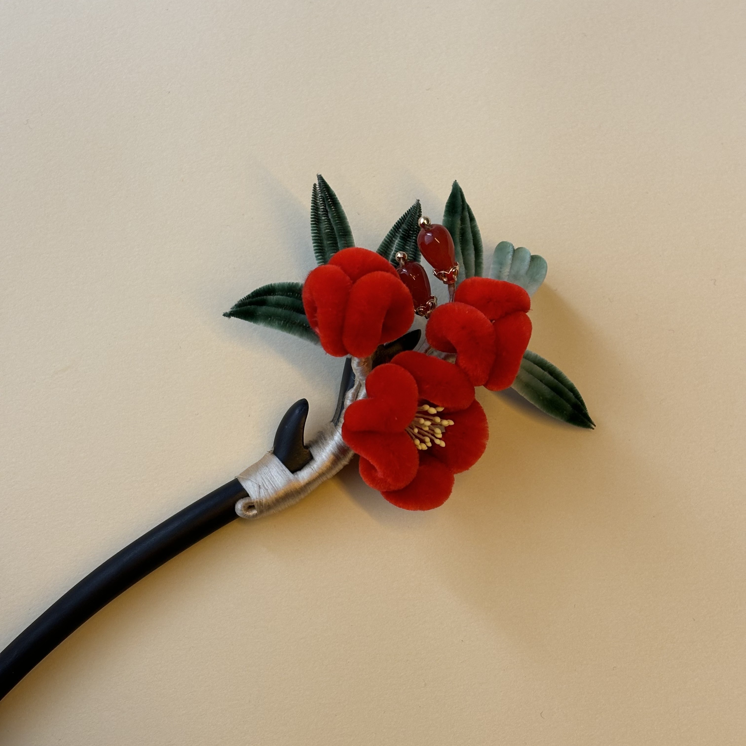 红蕊玲珑 花朵胖绒叶片细绒 非遗绒花檀木发簪