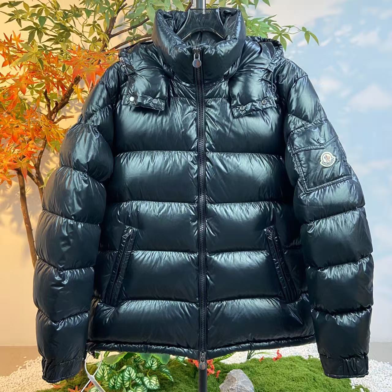 99新 MONCLER 2508264/6码/Maya系列亮面袖标连帽羽绒服