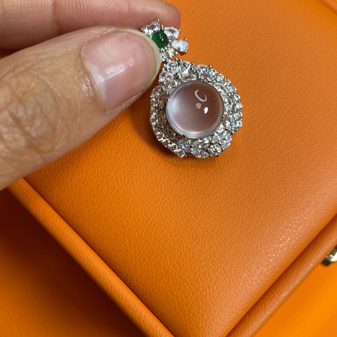 石英质玉颈饰银S925镶嵌吃****头