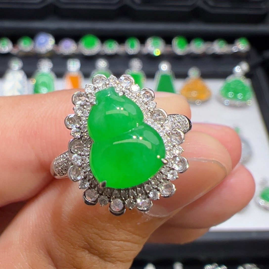 翡翠戒指18K金镶嵌戒指