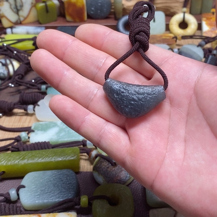 蛇纹石玉挂件未镶嵌