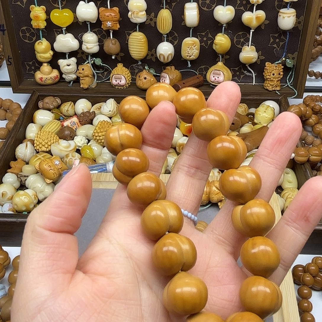 猴头核桃吊坠屁桃加配饰