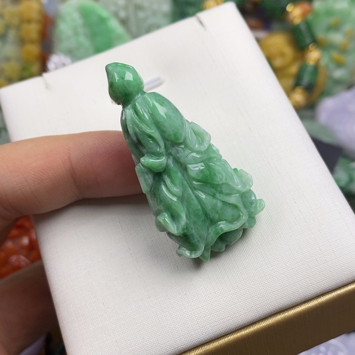 翡翠未镶嵌吊坠(赠链)