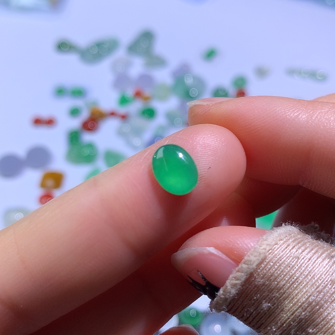 翡翠颈饰未镶嵌蛋