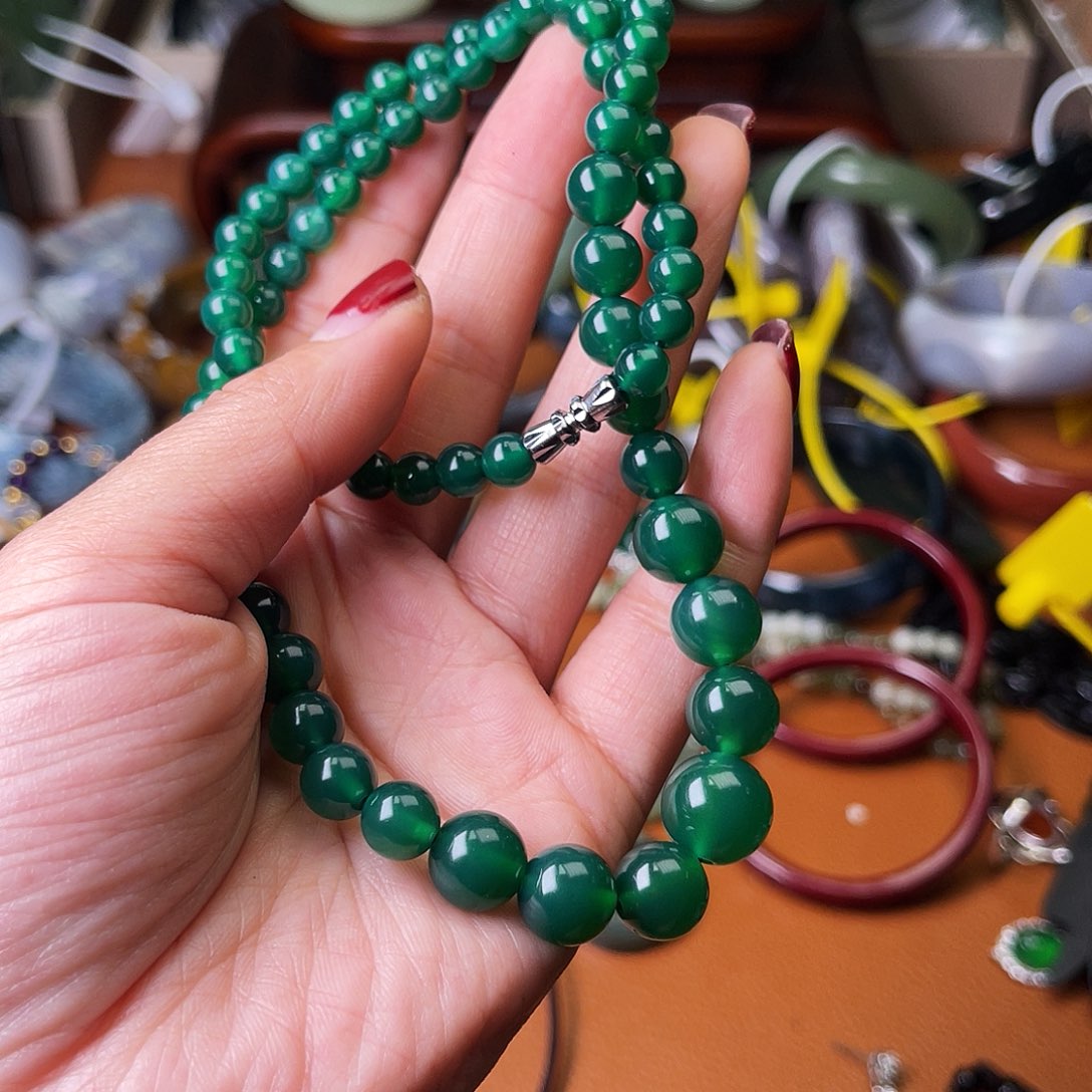 蛇纹石玉未镶嵌颈饰