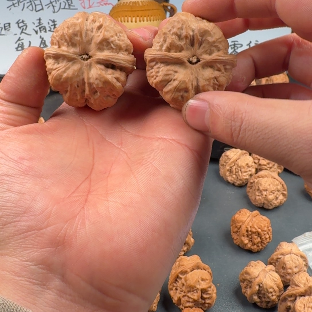 L***.文玩核桃吊坠蛤蟆的眼睛是真的好看啊我