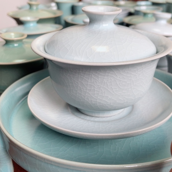 仿古釉月白三次盖碗