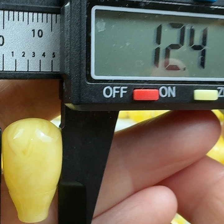 蜜蜡未镶嵌裸石18杂