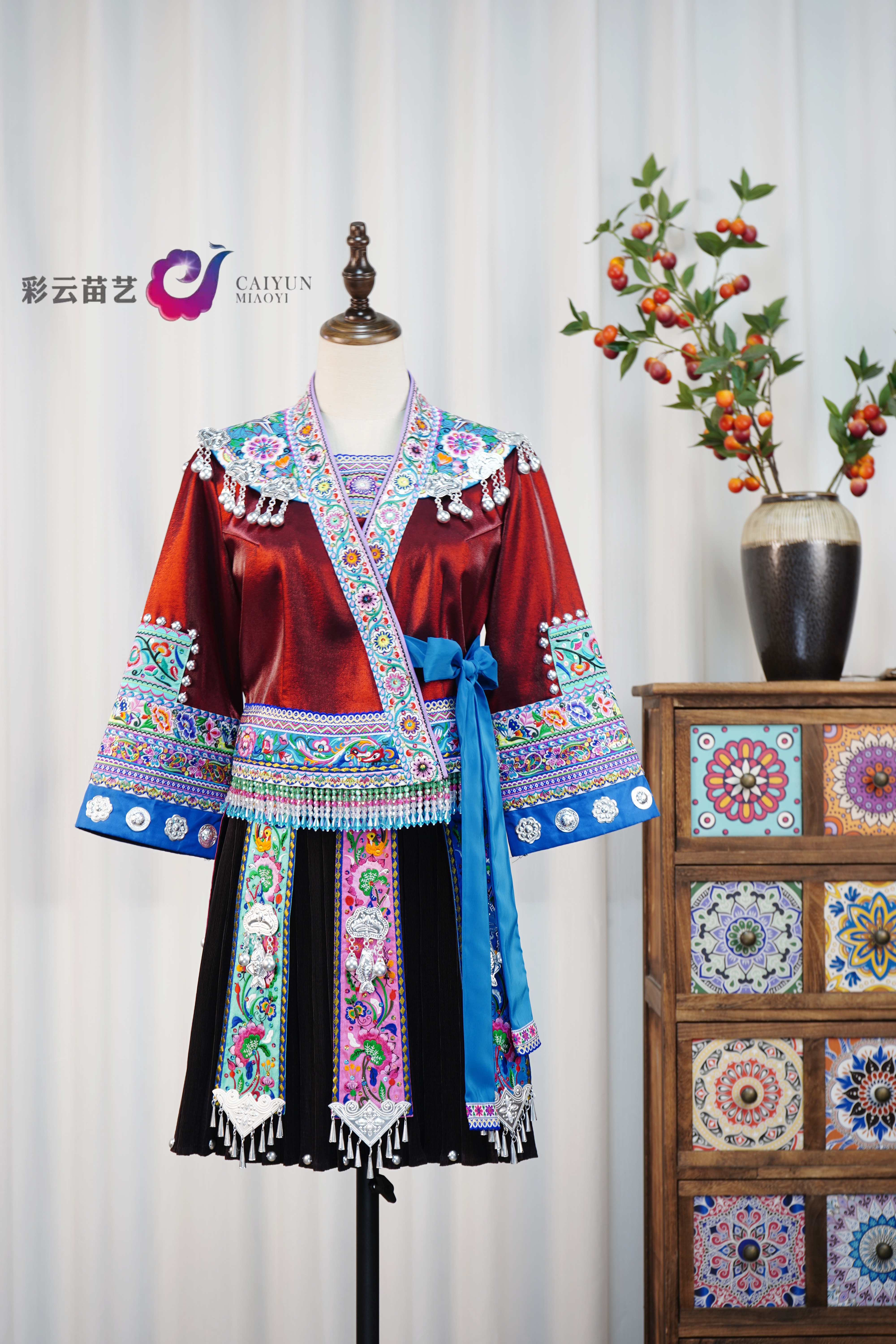 彩云苗艺民族风苗族服饰女款苗衣盛装短裙款套装