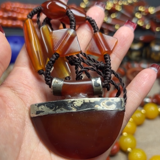 玛瑙/玉髓颈饰未镶嵌