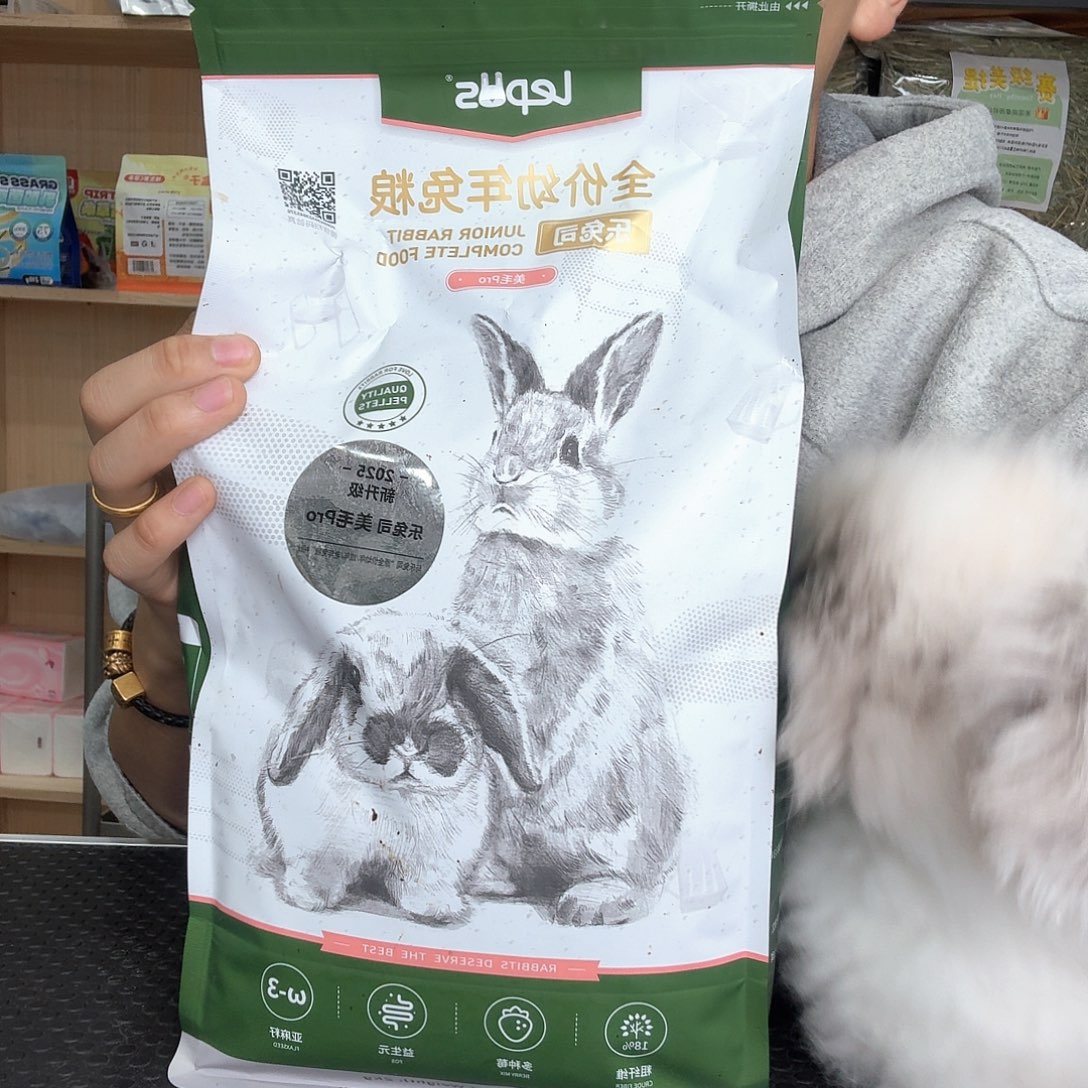 依***拉乐兔司4斤，正装兔粮