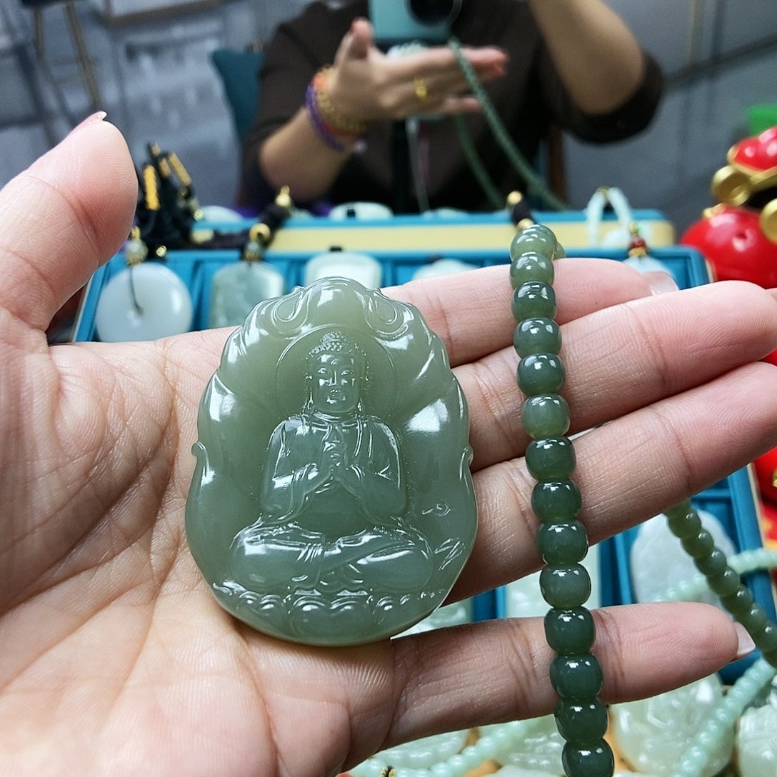 和田玉颈饰未镶嵌毛*