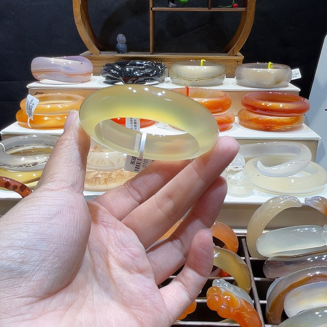 月****玛瑙/玉髓未镶嵌手镯