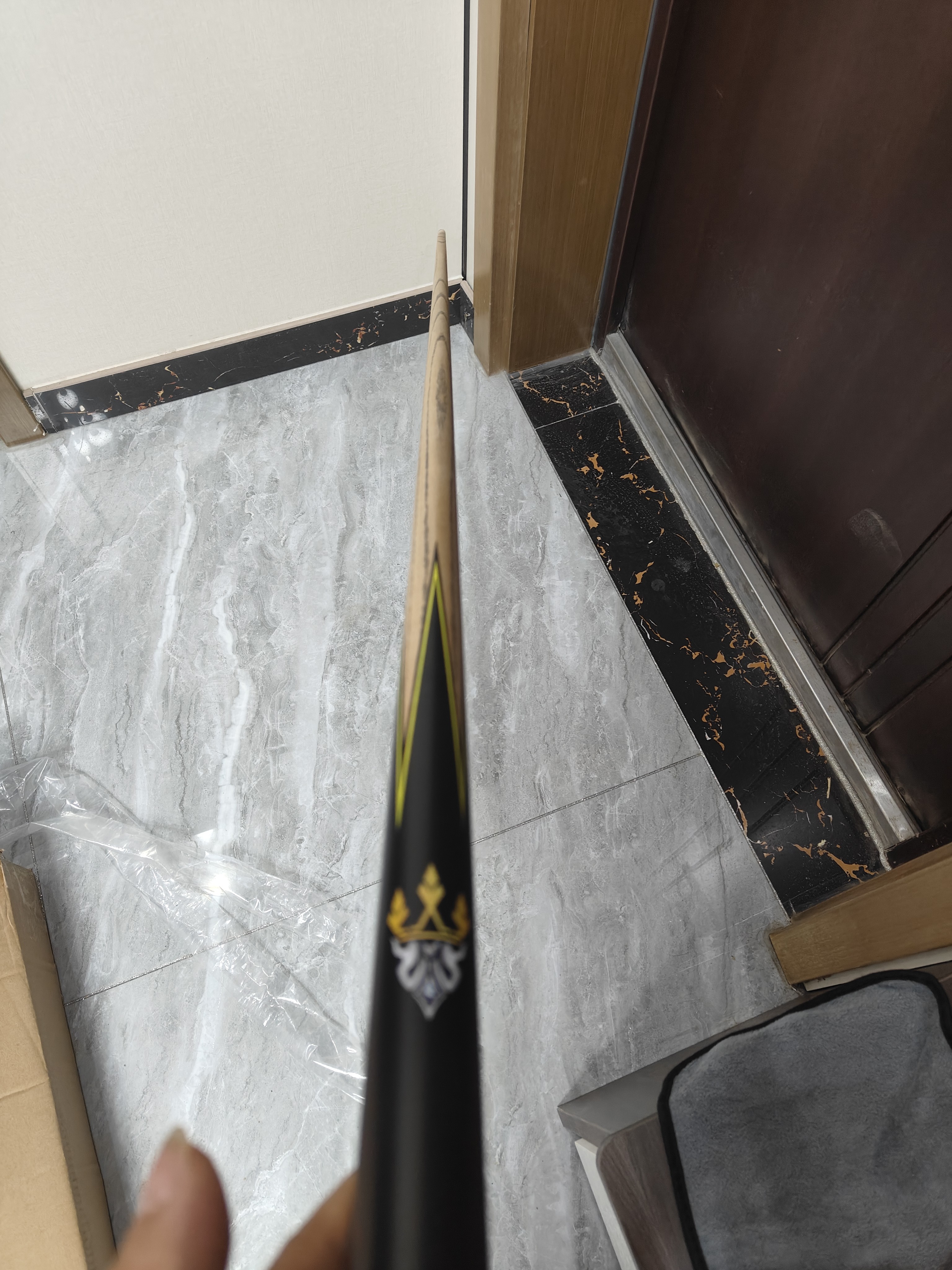 手工白蜡木小头中式八九球一体台球杆机雕剑纹设计