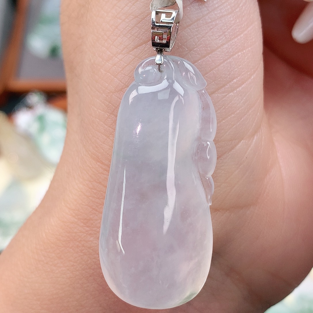 颈饰18K金镶嵌翡翠瓜