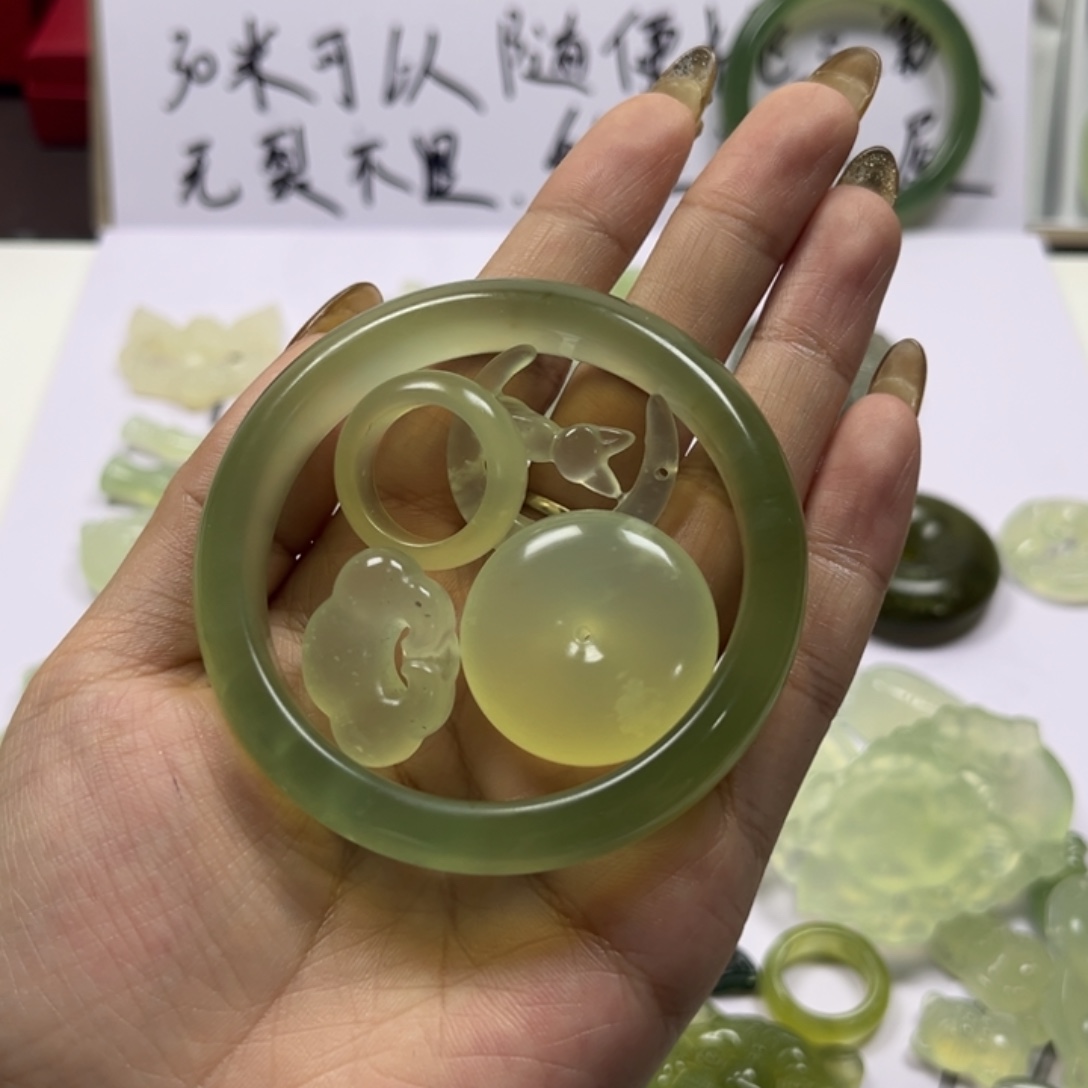 留***و蛇纹石玉未镶嵌岫玉