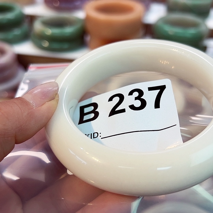 石英质玉手镯合金丁*点