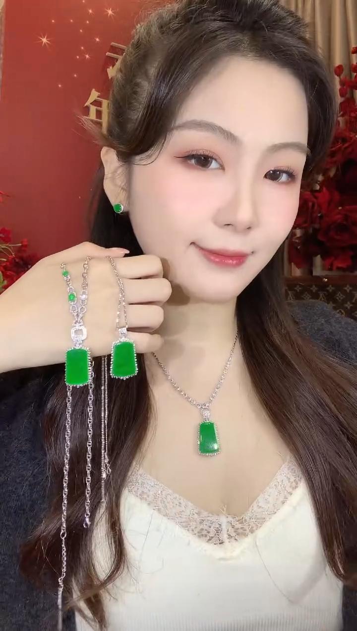 【云中意】-18K金 翡翠无事牌牌吊坠PYD（不含链) - 多样性发货一件