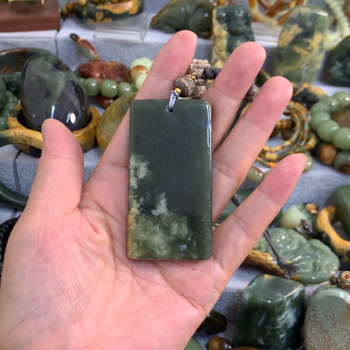 远***方岫岩河磨玉（透闪石质玉）未镶嵌把件