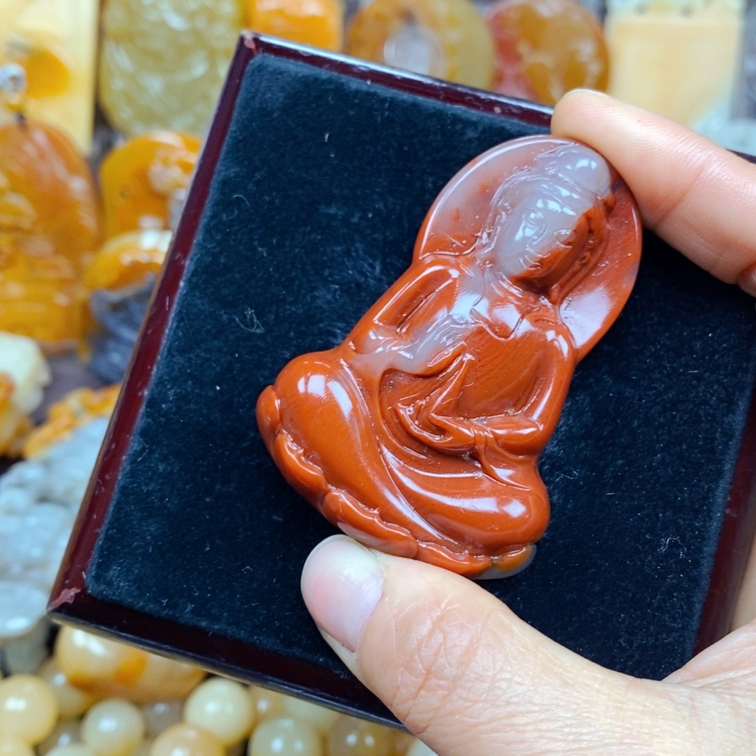 石英质玉（黄龙玉）未镶嵌颈饰