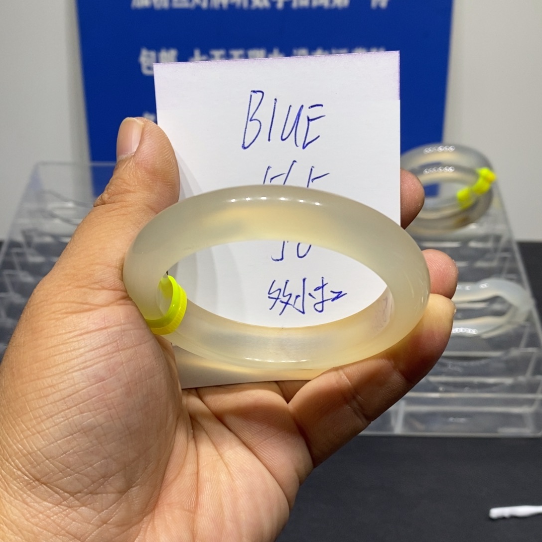 B***E玛瑙/玉髓未镶嵌手镯