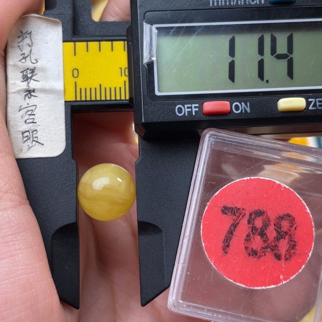 蜜蜡未镶嵌珠宝奇石瑕疵