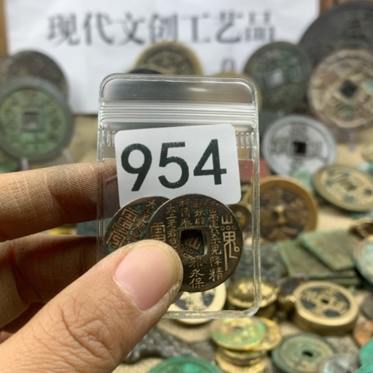 铜福****珍现代文创工艺品