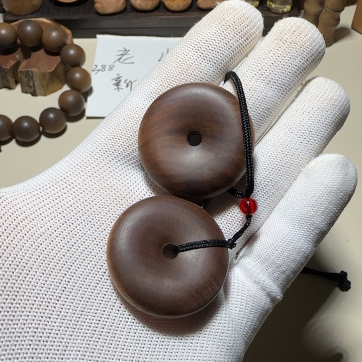 老山檀香4×1黑肉平安扣奶香吊坠