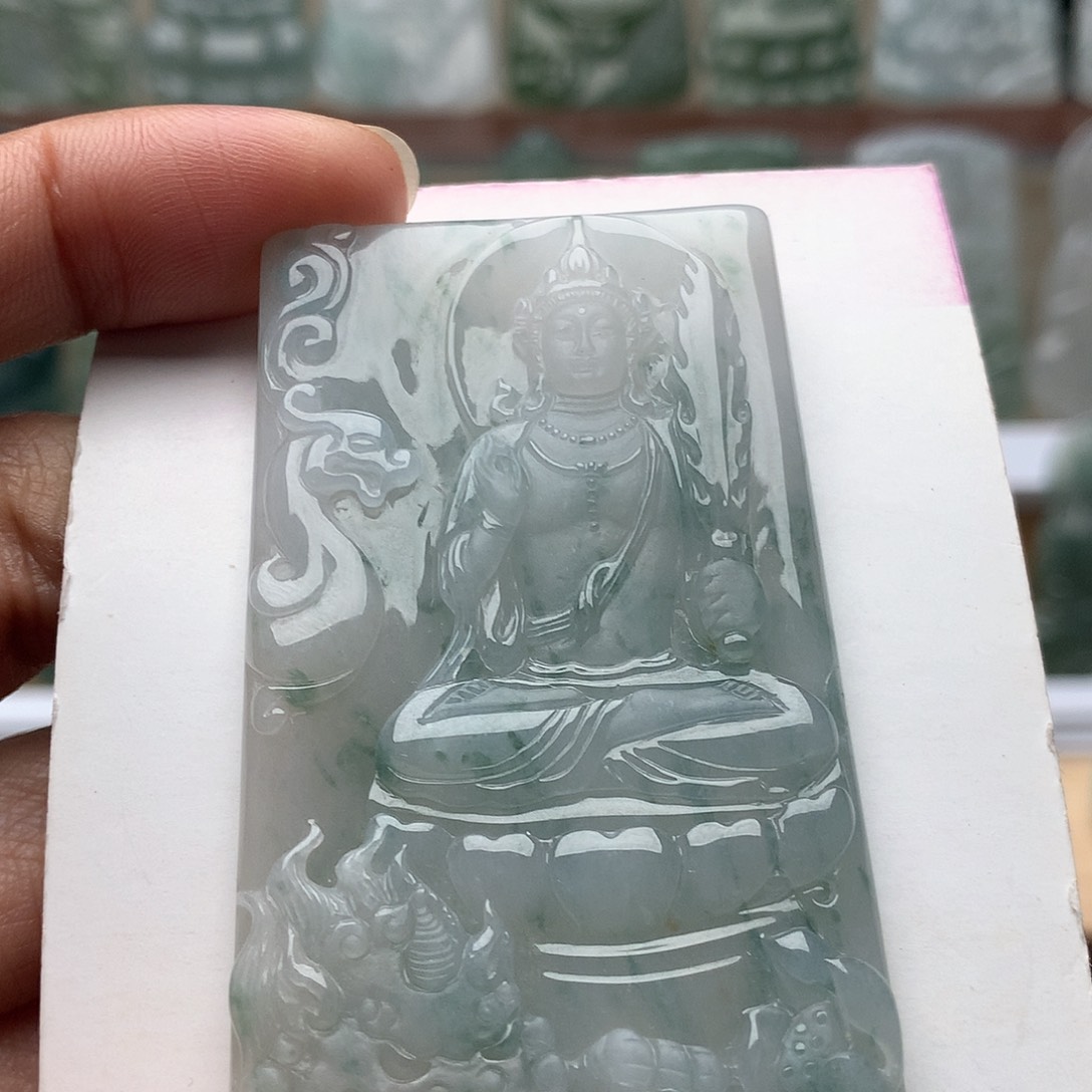 翡翠未镶嵌颈饰文殊