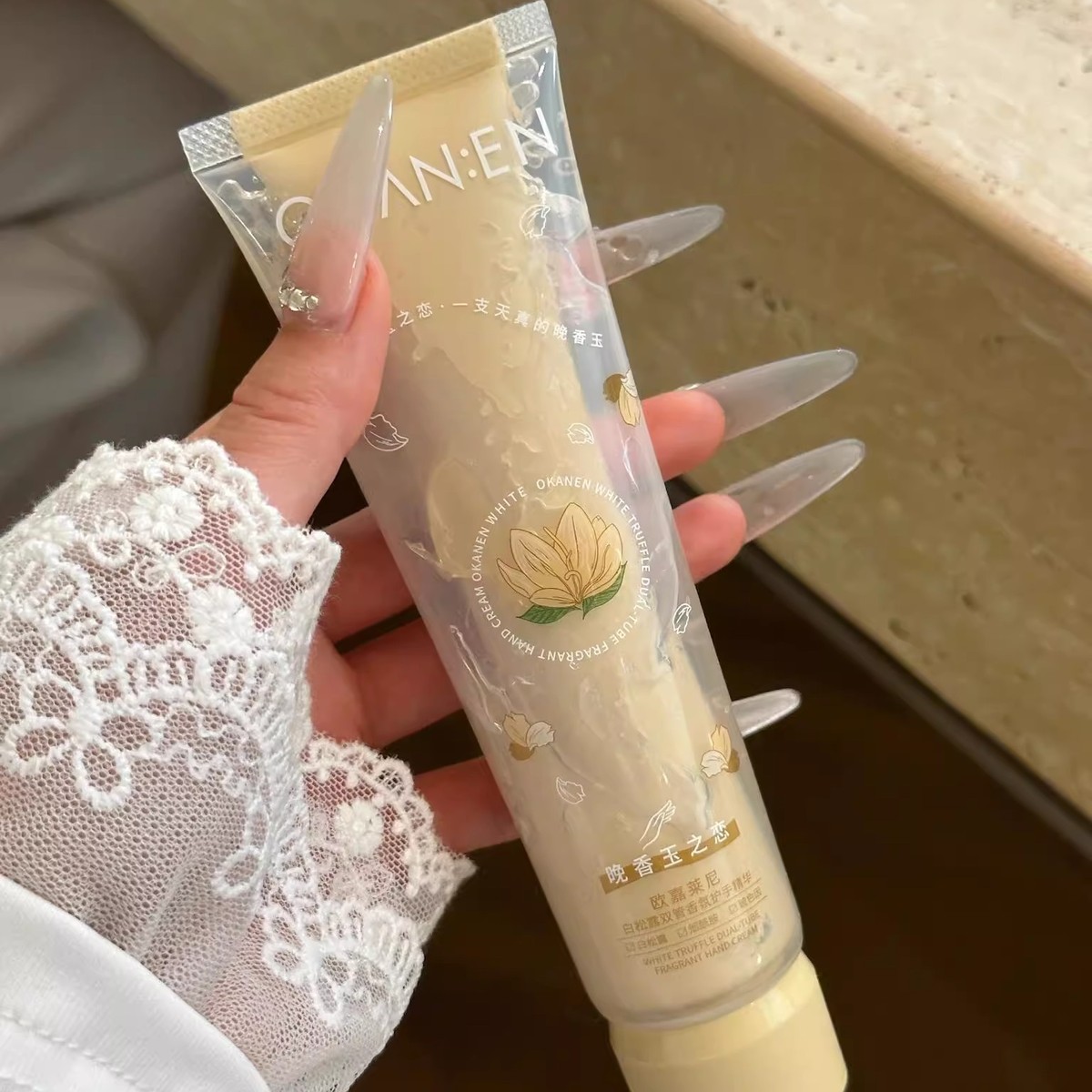 都去闻！！栀子花+茉莉花！！！香到我了 整个韩系女大主的味道啊