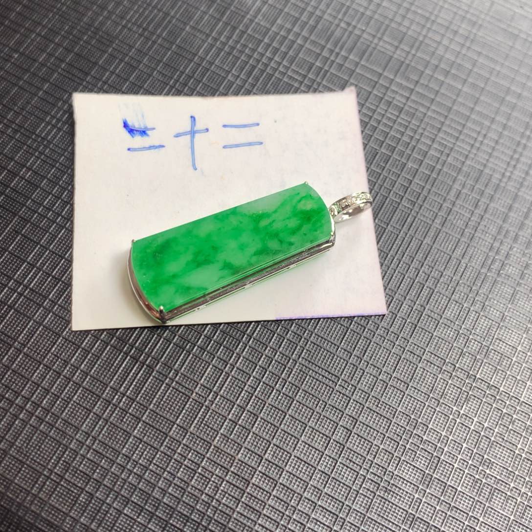 翡翠18K金镶嵌颈饰翡翠