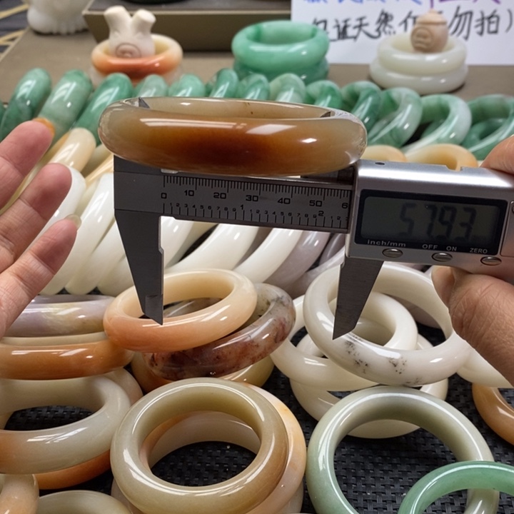 石英质玉未镶嵌手镯