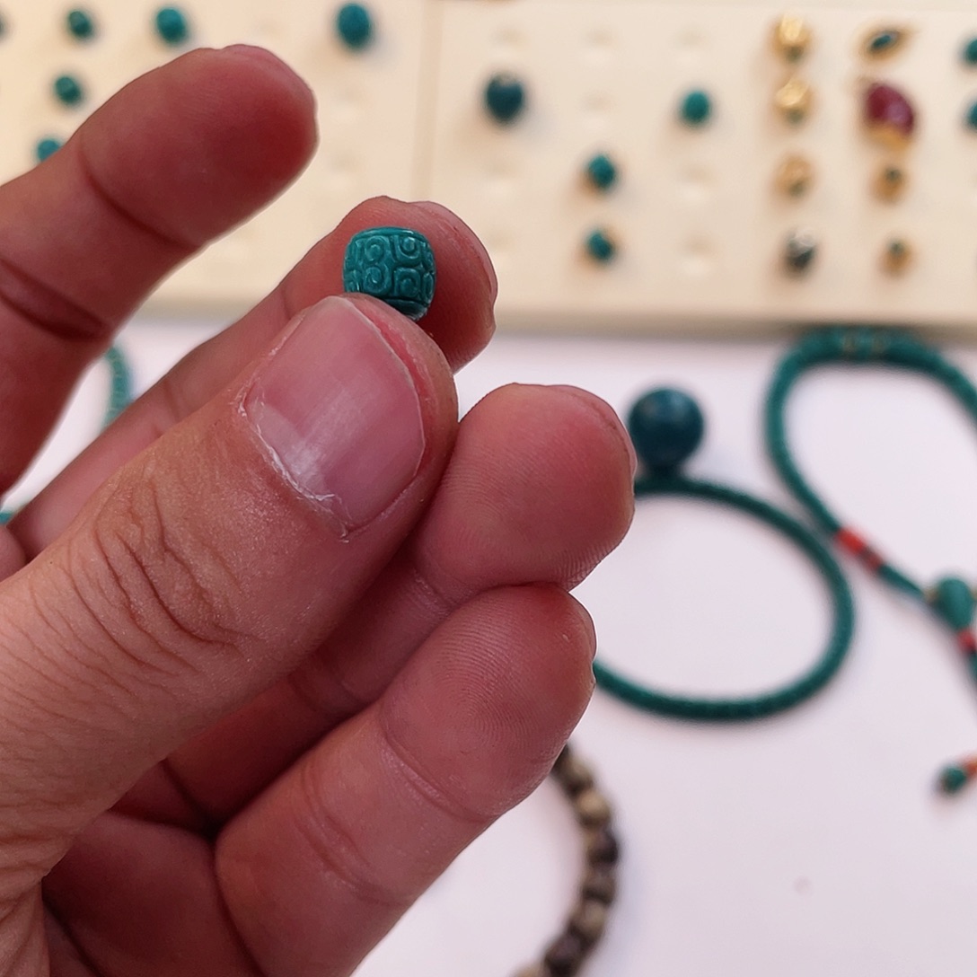 绿松石颈饰未镶嵌