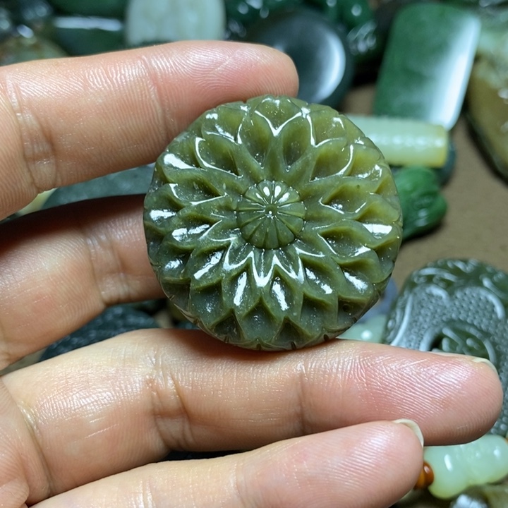 和田玉未镶嵌颈饰