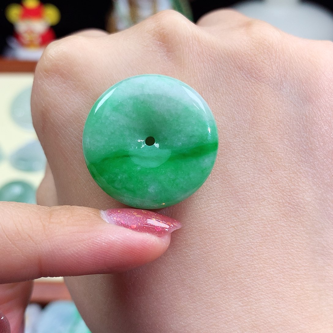 翡翠未镶嵌颈饰平安扣