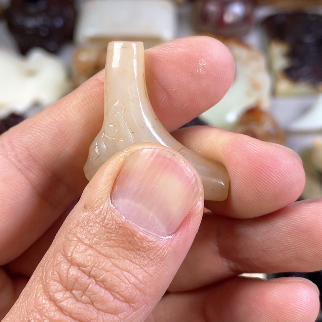 和田玉颈饰未镶嵌猫*