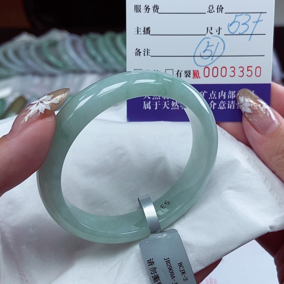 翡翠手镯未镶嵌53贵