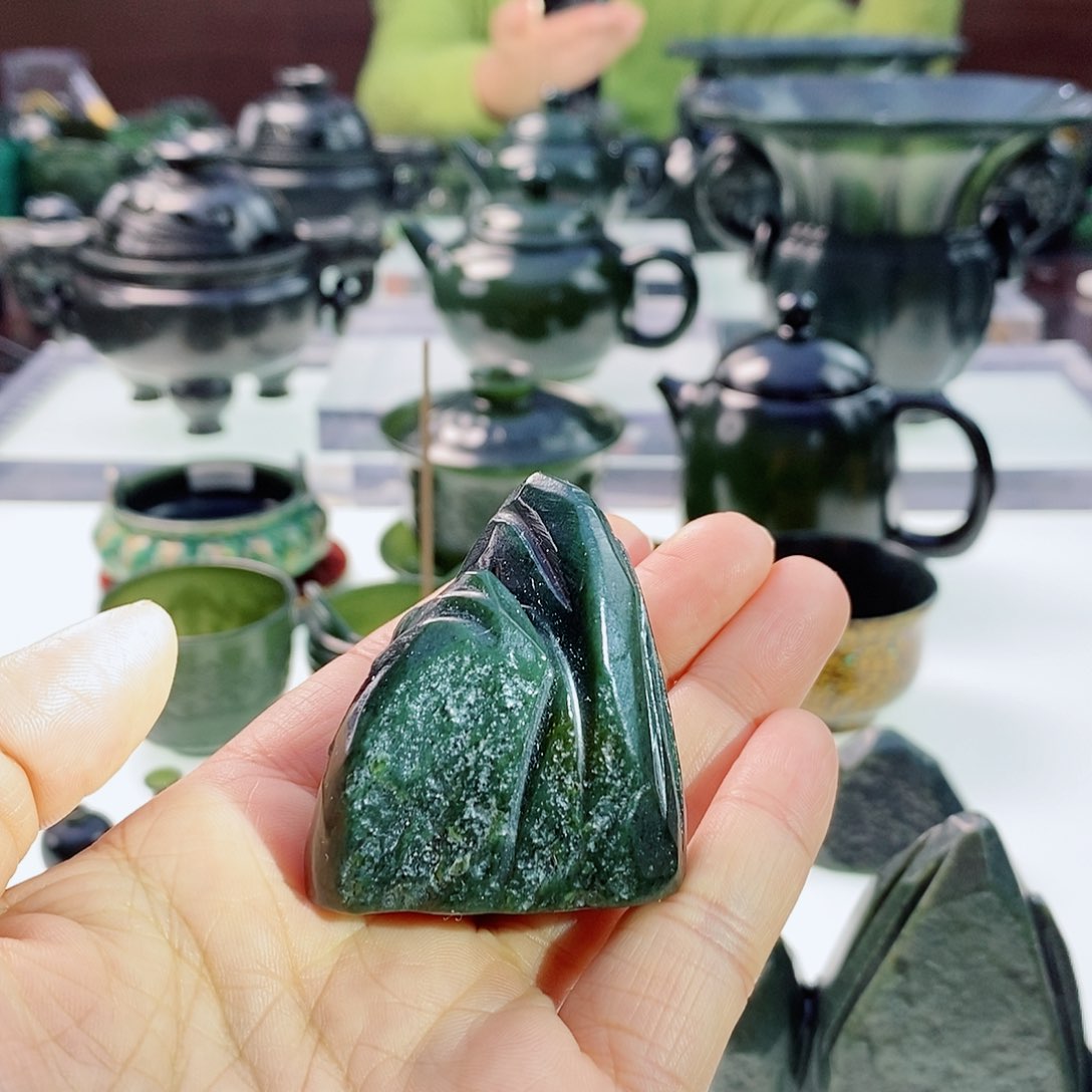 和田玉（青玉）摆件未镶嵌剪****光