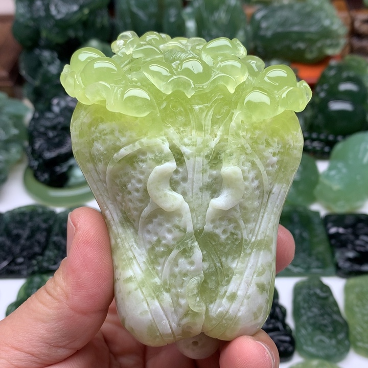 蛇纹石玉颈饰未镶嵌