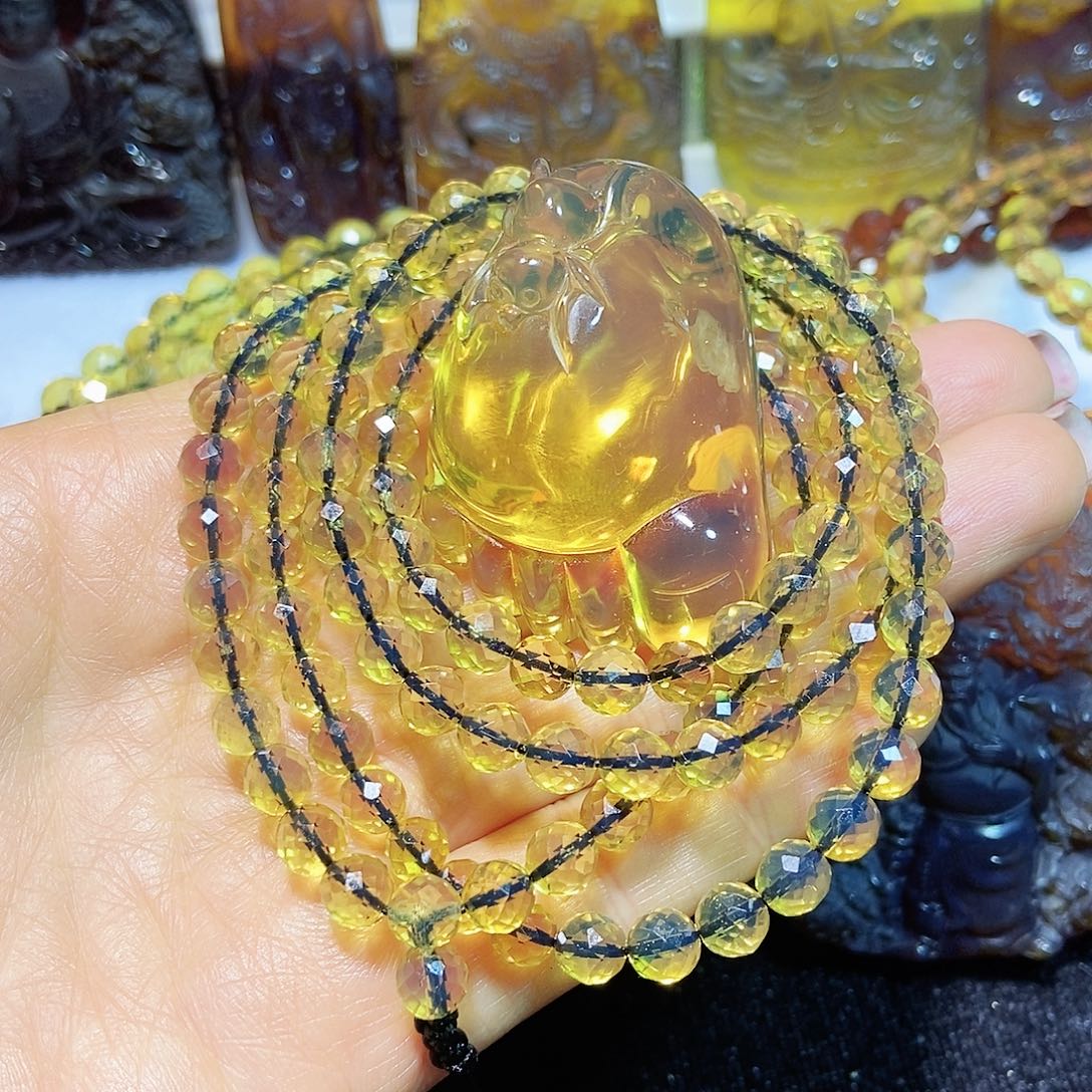 琥珀颈饰未镶嵌知足常乐