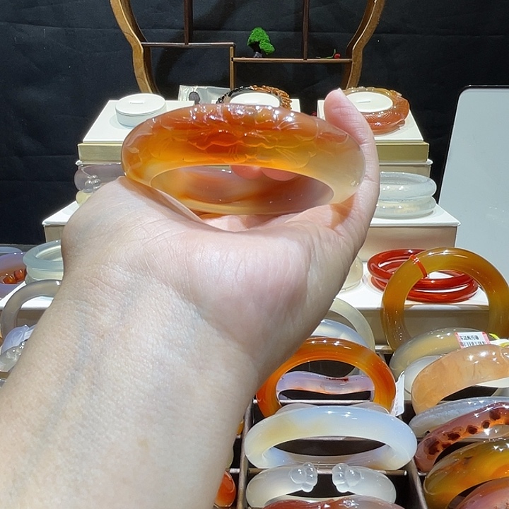 啊***云玛瑙/玉髓未镶嵌手镯