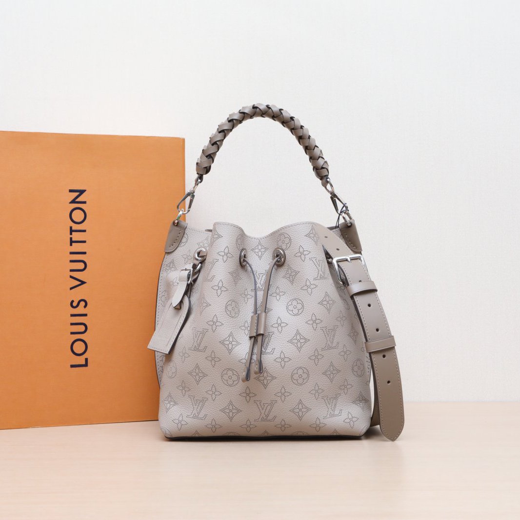 95新 LouisVuitton/路易威登 小花柳 镂空抽绳水桶包 芯片