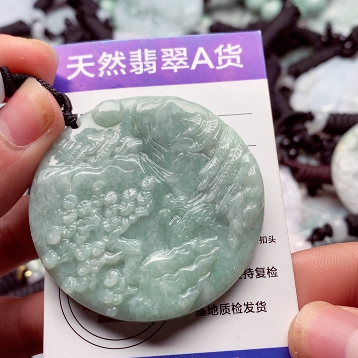 翡翠挂件未镶嵌翡翠