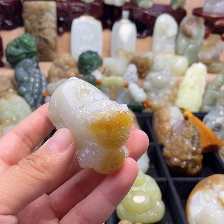 X***X和田玉（糖玉）未镶嵌颈饰