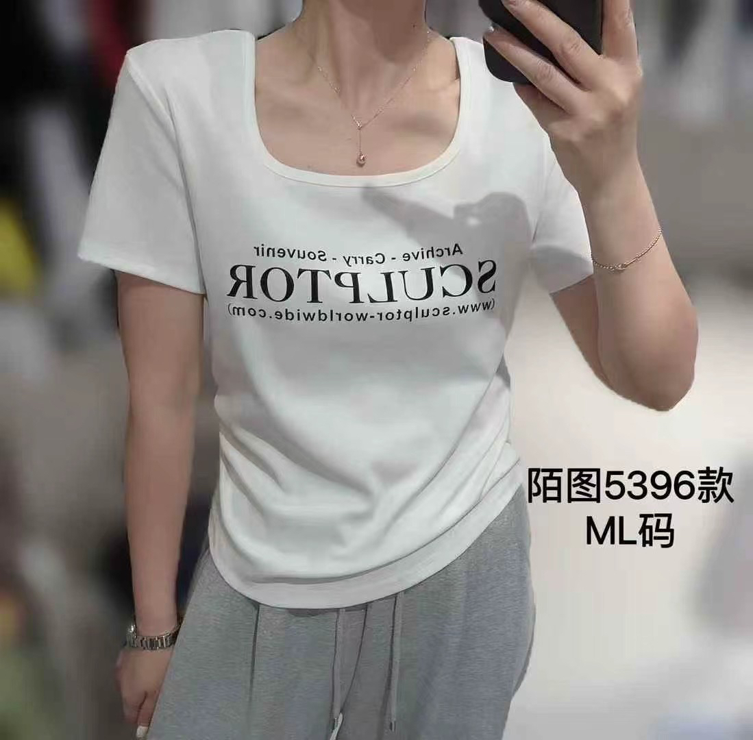 柚见➕方领印花修身字母体恤5396
