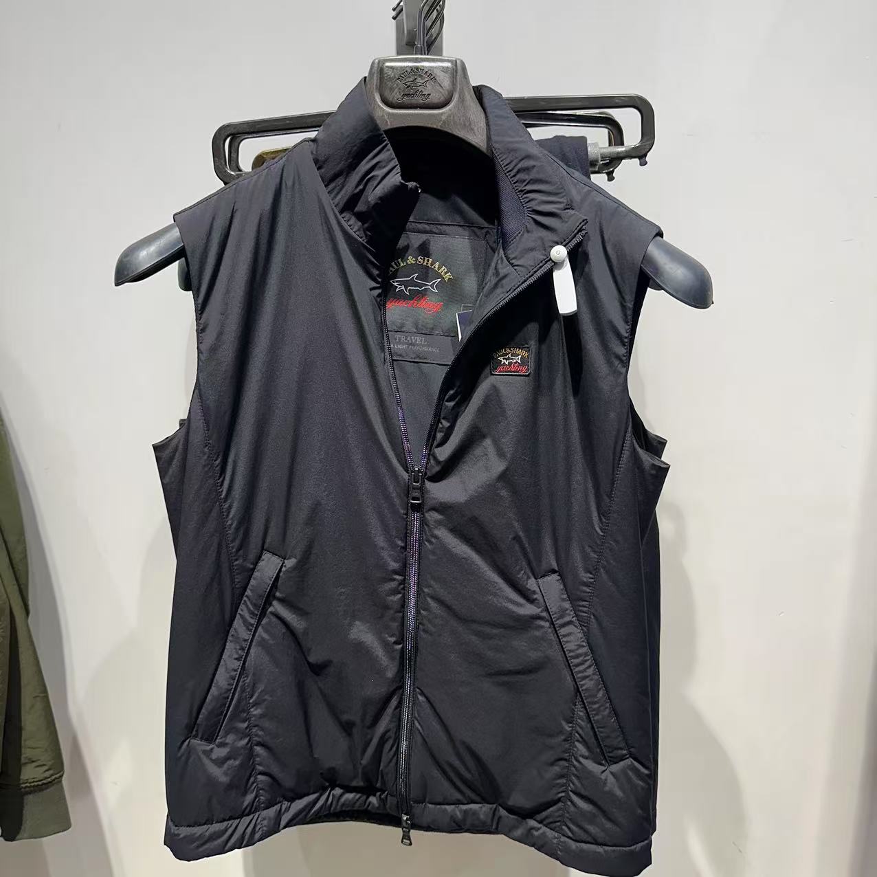 意鲨 不可退换 男士黑色马甲下单请联系客服