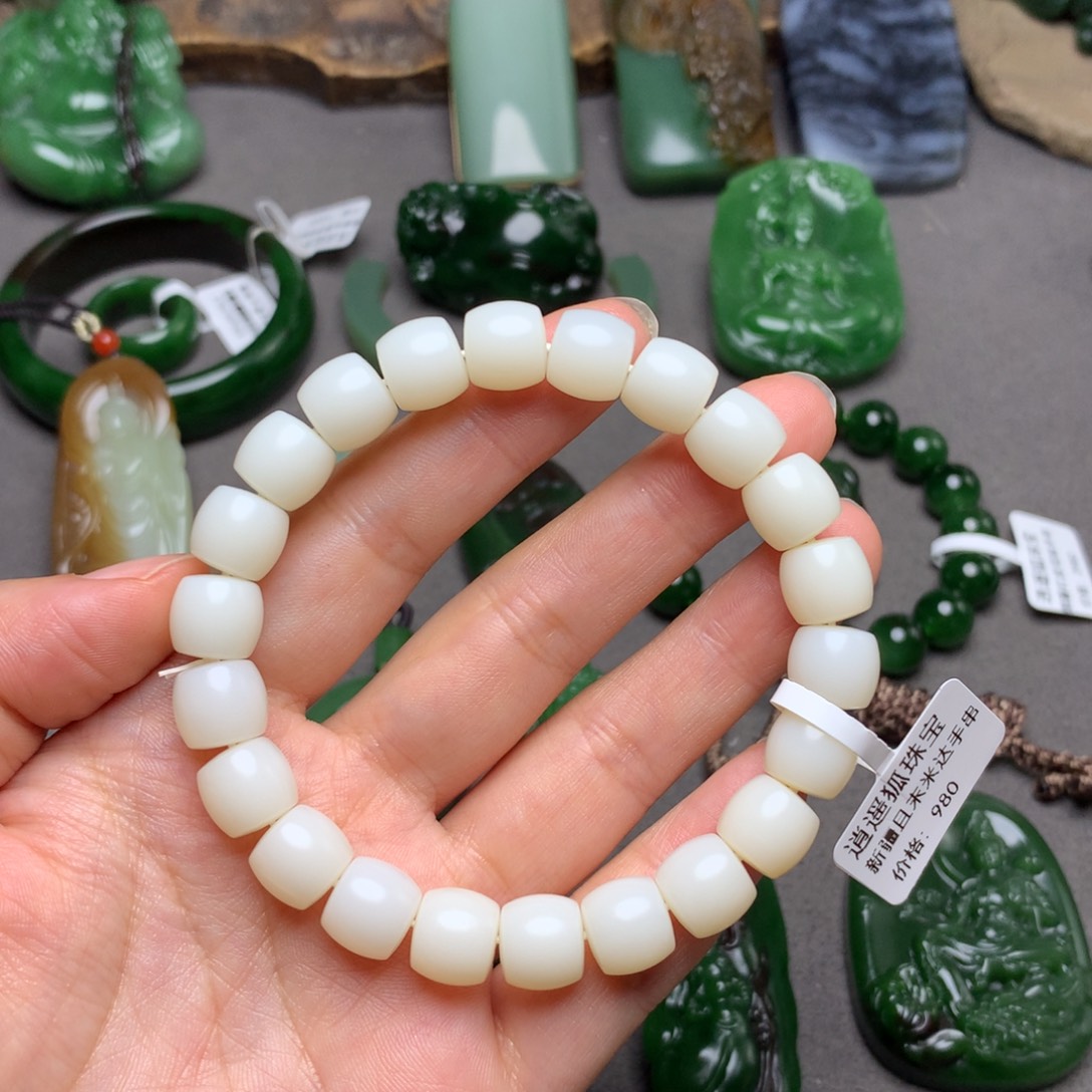 和田玉未镶嵌颈饰手串