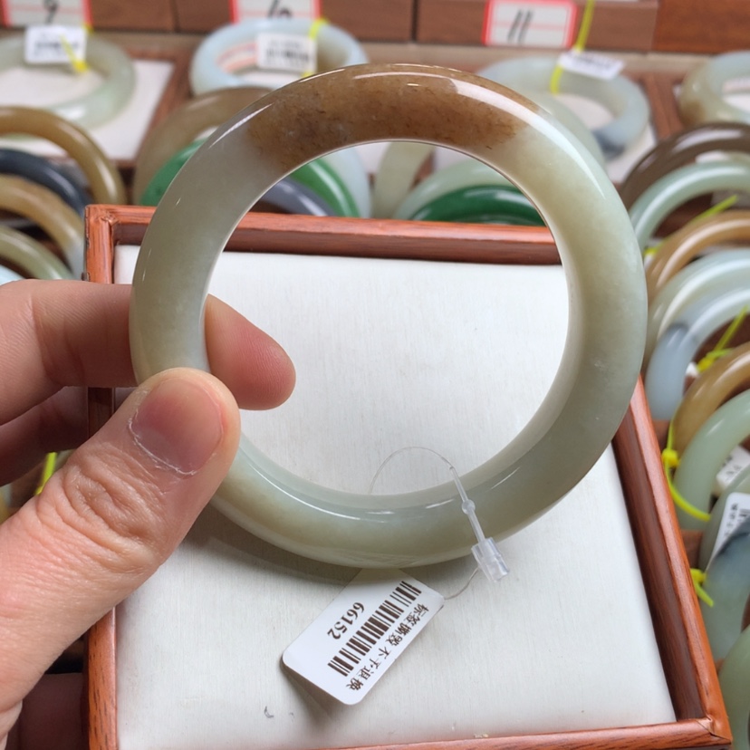 【闪购商品】和田玉手镯未镶嵌58