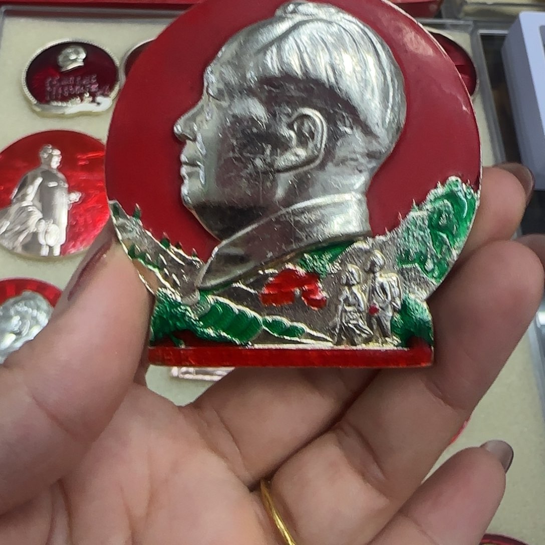峪***影其他普通金属纪念像章如图包老9999996