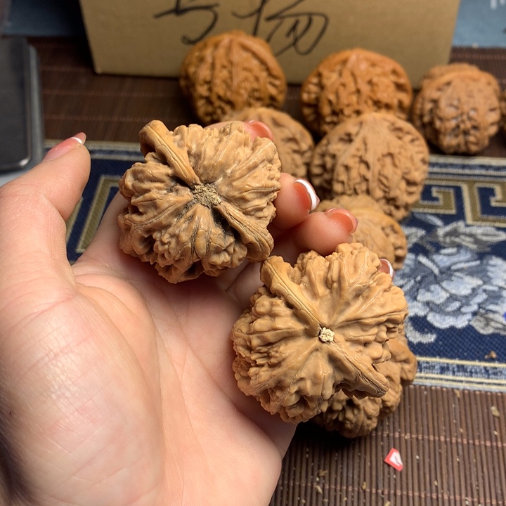 吊坠文玩核桃火***”粗筋